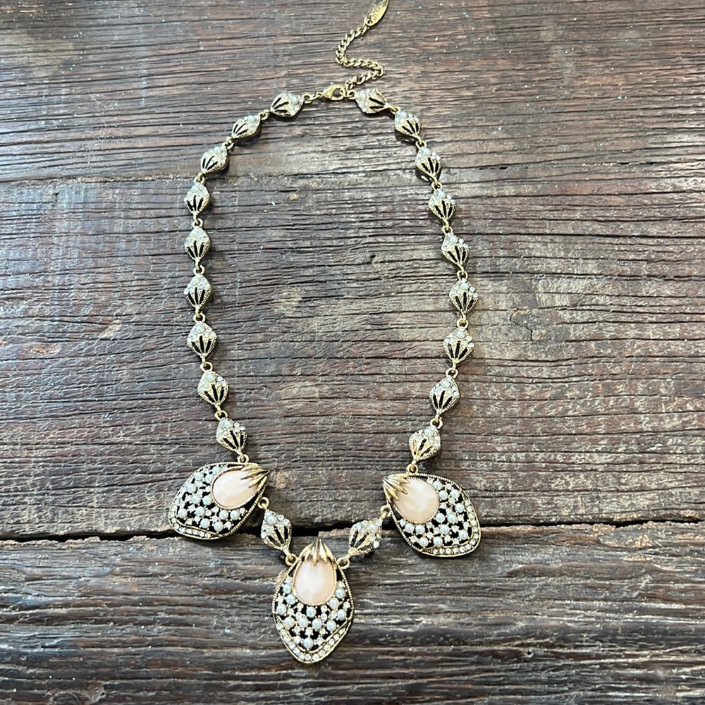 Plunder vintage Pearl & rose colored stone necklace.